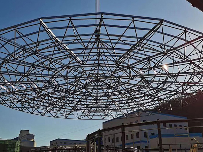 原平螺栓球网架工程施工现场